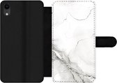 Bookcase Geschikt voor iPhone XR telefoonhoesje - Marmer print - Wit - Patronen - Met vakjes - Wallet case met magneetsluiting