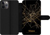 Bookcase Geschikt voor iPhone 11 Pro telefoonhoesje - Nîmes - Kaart - Goud - Met vakjes - Wallet case met magneetsluiting