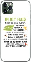 Geschikt voor iPhone 11 Pro Max hoesje - In dit huis kijken we naar voetbal - Spreuken - Quotes - Voetbal - Siliconen Telefoonhoesje