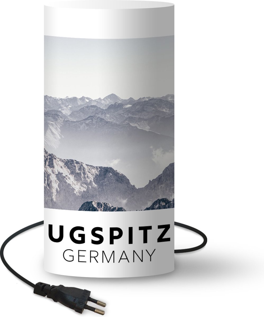 Lamp - Nachtlampje - Tafellamp slaapkamer - Duitsland - Berg - Sneeuw - 33 cm hoog - Ø15.9 cm - Inclusief LED lamp