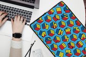 Laptophoes 17 inch - Patroon - Rubiks cube - KubusPatrone - Jongens - Kinderen - Kidsn - Laptop sleeve - Binnenmaat 42,5x30 cm - Zwarte achterkant
