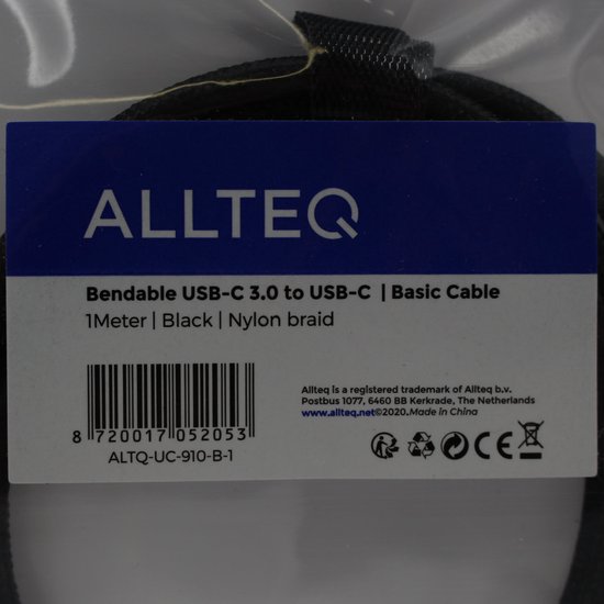 Verpakking van een 1 meter lange, zwarte, gevlochten Allteq USB-C naar USB-C kabel.