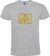 Grijs T shirt met print van " Wijn Team " print Goud size XXL