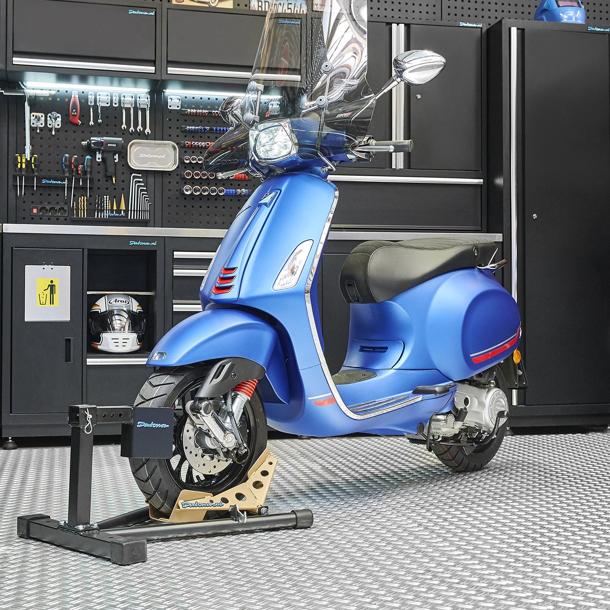 Datona® Scooter Inrijklem Voorwiel – Zwart/Goud – Voor Scooters met Voorband 10-16 inch & 100-140 mm – Transport- en Garageklem – Afmetingen 61x50x34 cm