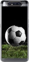 Geschikt voor Samsung Galaxy A80 hoesje - Voetbal in het gras - Siliconen Telefoonhoesje