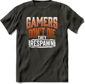 Gamers don't die T-shirt | Oranje | Gaming kleding | Grappig game verjaardag cadeau shirt Heren – Dames – Unisex | - Donker Grijs - L