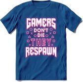 Gamers don't die T-shirt | Neon Roze | Gaming kleding | Grappig game verjaardag cadeau shirt Heren – Dames – Unisex | - Donker Blauw - XL