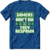 Gamers don't die pixel T-shirt | Neon Groen | Gaming kleding | Grappig game verjaardag cadeau shirt Heren – Dames – Unisex | - Donker Blauw - M