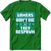 Gamers don't die pixel T-shirt | Neon Blauw | Gaming kleding | Grappig game verjaardag cadeau shirt Heren – Dames – Unisex | - Donker Groen - S