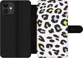 Bookcase Geschikt voor iPhone 12 Pro Max telefoonhoesje - Panterprint - Kleuren - Zwart - Met vakjes - Wallet case met magneetsluiting