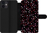 Bookcase Geschikt voor iPhone 12 telefoonhoesje - Een illustratie met hartjes op een zwarte achtergrond - Met vakjes - Wallet case met magneetsluiting