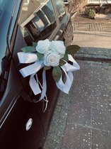 AUTODECO.NL - MIA WIT Trouwauto Versiering Witte Rozen met Linten - Bloemen op de Auto Bruiloft - Buitenspiegels Decoratie - Trouwerij/ Huwelijk/Bruiloft Decoratie/ Versiering Spie
