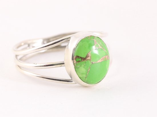 Opengewerkte zilveren ring met groene koperturkoois - maat 19