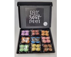 Paaseieren Proeverij Pakket | Box met 9 verschillende smaken paaseieren en Mystery Card 'Enjoy the Sweet Moment' met geheime boodschap + PaasProeverij Scorekaart | Verrassingsbox Pasen | Cadeaubox | Relatiegeschenk | Chocoladecadeau