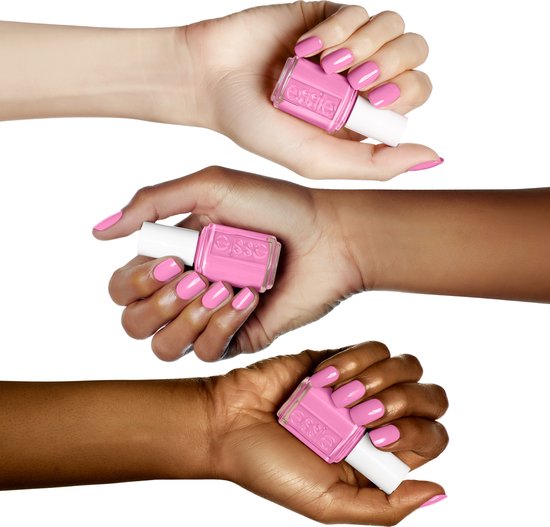 Drie handen met gelakte nagels in roze tinten, elk met een flesje Essie nagellak.