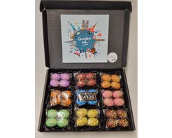 Paaseieren Proeverij Pakket | Box met 9 verschillende smaken paaseieren en Mystery Card 'Groeten Uit...' met geheime boodschap + PaasProeverij Scorekaart | Verrassingsbox Pasen | Cadeaubox | Relatiegeschenk | Chocoladecadeau