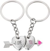 Een zilverkleurige metalen hartvormige sleutelhanger 'I Love You'! Een leuke sleutelhanger die uit twee sleutelhangers bestaat. Leuk om op de slaapkamer of ergens anders in huis op te hangen. Voor jezelf of Bestel Een Kado