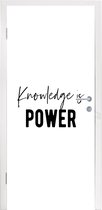 Deursticker Studenten - Kennis - Quotes - Zwart wit - 85x205 cm - Deurposter