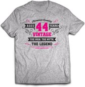 44 Jaar Legend - Feest kado T-Shirt Heren / Dames - Antraciet Grijs / Roze - Perfect Verjaardag Cadeau Shirt - grappige Spreuken, Zinnen en Teksten. Maat M