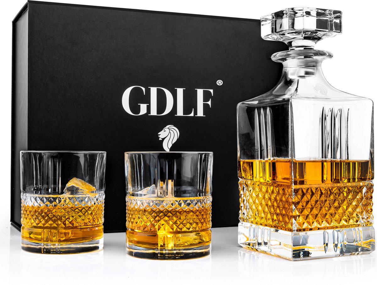 GDLF® Whiskey Set Superior in een Prachtige Geschenkdoos | Luxe Whiskey Set | Hoogwaardig Lood-Vrij Kristal | Made in Italie | 800 ml Whiskey Karaf & 2 Whiskey Glazen | Kado Man | Cadeau Voor Man & Vrouw
