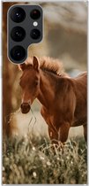 Geschikt voor Samsung Galaxy S22 Ultra hoesje - Paard - Licht - Weide - Siliconen Telefoonhoesje