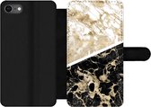 Bookcase Geschikt voor iPhone SE 2020 telefoonhoesje - Marmer print - Black and gold - Chic - Met vakjes - Wallet case met magneetsluiting