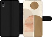 Bookcase Geschikt voor iPhone XR telefoonhoesje - Roze - Bruin - Design - Met vakjes - Wallet case met magneetsluiting