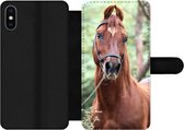 Bookcase Geschikt voor iPhone XS Max telefoonhoesje - Paard - Bos - Halster - Met vakjes - Wallet case met magneetsluiting