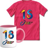 18 Jaar Vrolijke Verjaadag T-shirt met mok giftset Roze | Verjaardag cadeau pakket set | Grappig feest shirt Heren – Dames – Unisex kleding | Koffie en thee mok | Maat 3XL