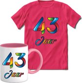 43 Jaar Vrolijke Verjaadag T-shirt met mok giftset Roze | Verjaardag cadeau pakket set | Grappig feest shirt Heren – Dames – Unisex kleding | Koffie en thee mok | Maat M