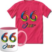 66 Jaar Vrolijke Verjaadag T-shirt met mok giftset Roze | Verjaardag cadeau pakket set | Grappig feest shirt Heren – Dames – Unisex kleding | Koffie en thee mok | Maat L