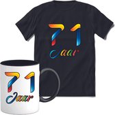 71 Jaar Vrolijke Verjaadag T-shirt met mok giftset Zwart | Verjaardag cadeau pakket set | Grappig feest shirt Heren – Dames – Unisex kleding | Koffie en thee mok | Maat XXL