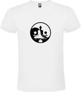 Wit  T shirt met  print van  "mooie Boeddha in Yin Yang cirkel in meditatiehouding / Zen" print Zwart size S