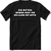 Size matters T-Shirt Heren / Dames - Perfect koffie ochtend Shirt cadeau - koffiebonen spreuken teksten en grappige zinnen Maat 3XL