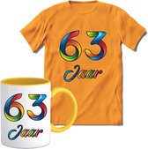 63 Jaar Vrolijke Verjaadag T-shirt met mok giftset Geel | Verjaardag cadeau pakket set | Grappig feest shirt Heren – Dames – Unisex kleding | Koffie en thee mok | Maat S