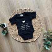 Romper met tekst 'Happy first Mother's day' - Zwart - Maat 74  - Moederdag cadeau voor mama - Baby