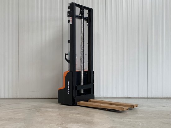 Doosan LSM12N-7 - Lithium stapelaar - Lithium-Ion Batterij - 3600 mm hefhoogte Doosan LSM12N-7 - Lithium stapelaar - Lithium-Ion Batterij - 3600 mm hefhoogte