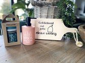 Creaties van Hier - serveerplank - nieuwe woning - zeeppompje liefde is - giftset soap - 35 cm - hout - glas
