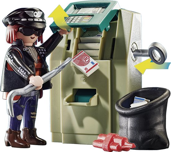 Figuur met jas, pet en zonnebril steelt geld uit geldautomaat met breekijzer. Geldzak met geld.