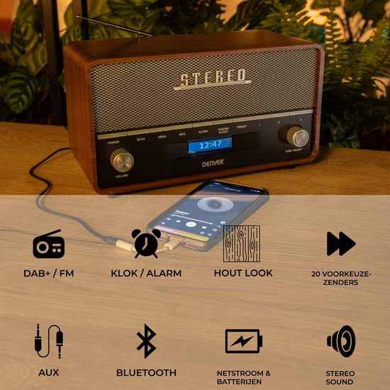Retro radio met houten look, DAB+/FM, klok/alarm, AUX, Bluetooth, batterijen/netstroom, stereo geluid.