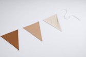 Vlaggenlijn van stof | Vintage Brown - 3 meter / 9 vlaggetjes - Bruine, Beige (pastel kleur) driehoek vlaggetjes - Verjaardag slinger / Babykamer decoratie - Stoffen slinger handgemaakt & duurzaam