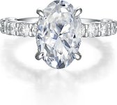 Majestica - Ring Moissanite ovale en Platinum avec pierres latérales - 7,2 carats