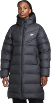 Nike storm-fit parka jas in de kleur zwart.
