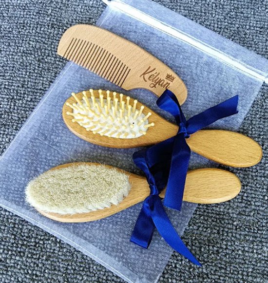 Babykam gepseronaliseerde set met extra zachte borstel- jongen- borstel bamboe Baby Borstel - Baby Verzorginsset - Baby Kam - Baby Setje - Baby Manicureset - Baby borstel en kam - Houten Baby Kam- kraamcadeau van Merkloos — afbeelding 2