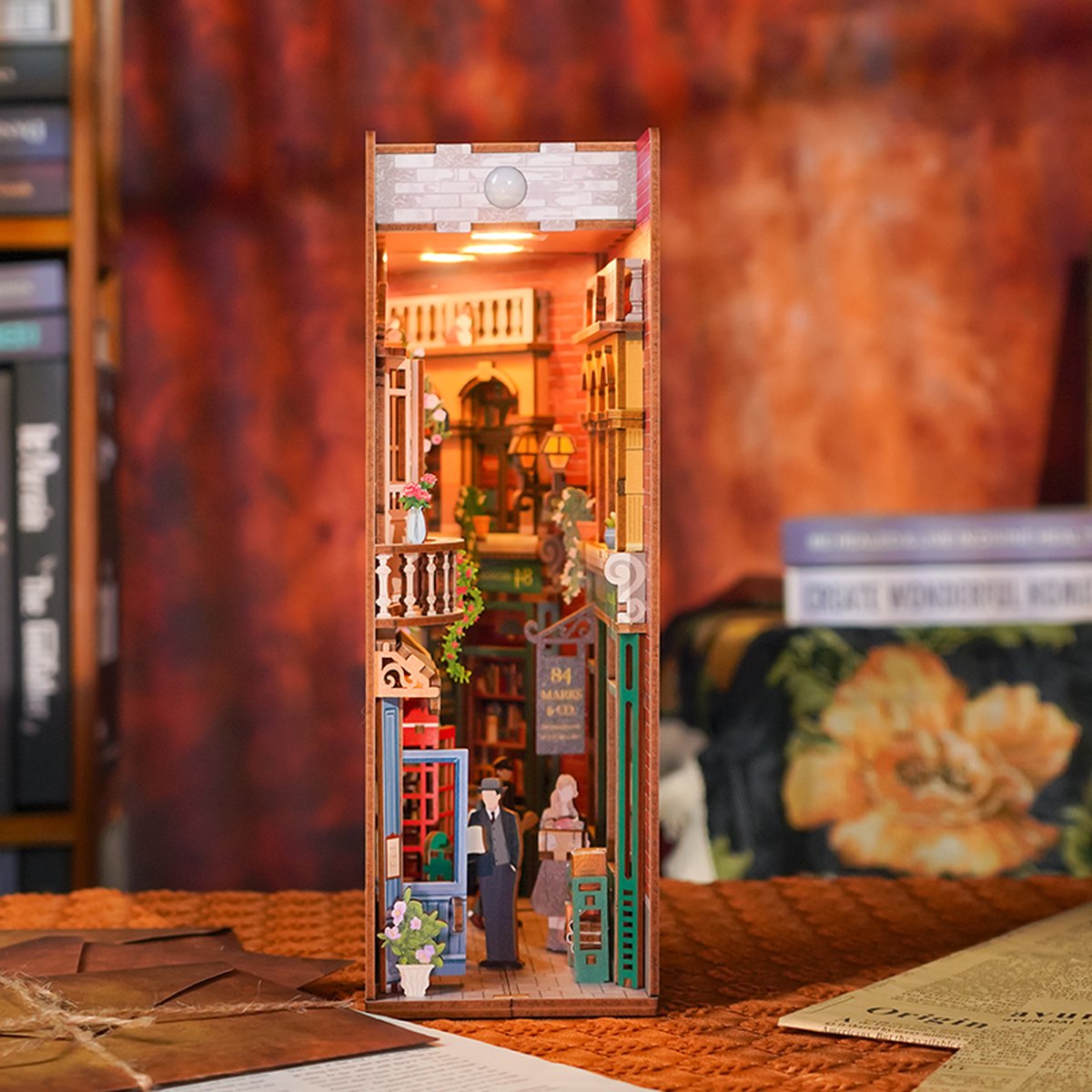 Tonecheer Book Nook: 84 Charing Cross Road | Houten 3D-puzzel | Verlicht | Sensor | DIY-miniatuurhuis | TQ114 - TONECHEER