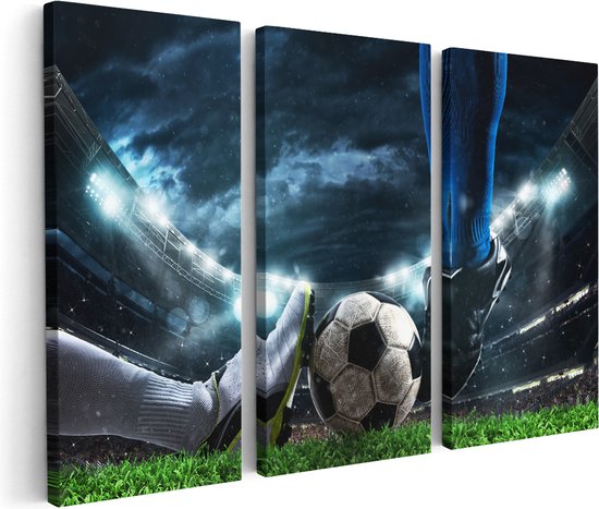 Artaza Canvas Schilderij Drieluik Voetbal Sliding Op De Bal In Het Stadion - 90x60 - Foto Op Canvas - Canvas Print