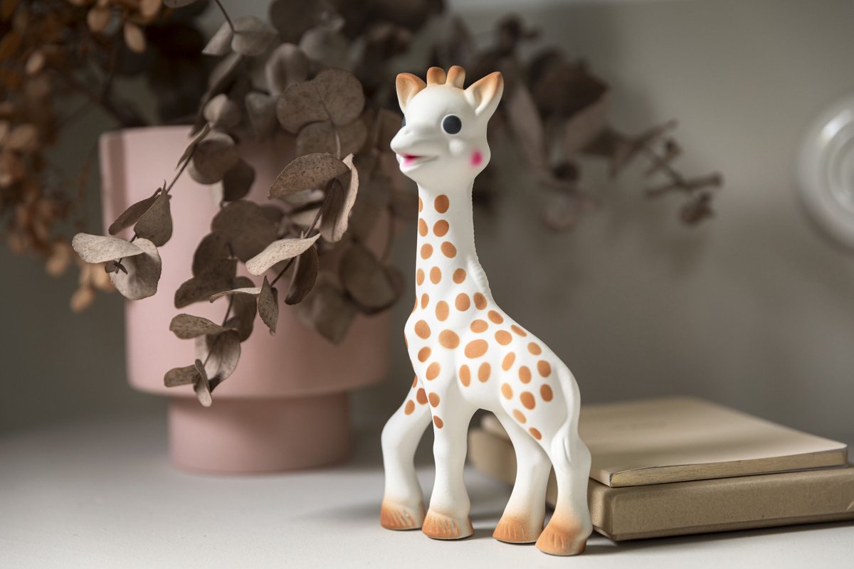 Sophie de giraf So'Pure - Bijtspeeltje - Bijtspeelgoed - Baby speelgoed - OK-Biobased - In gerecyled geschenkdoosje met organic katoenen strikje - 100% natuurlijk rubber - Vanaf 0 maanden - 17 cm - Beige/Bruin — afbeelding 2