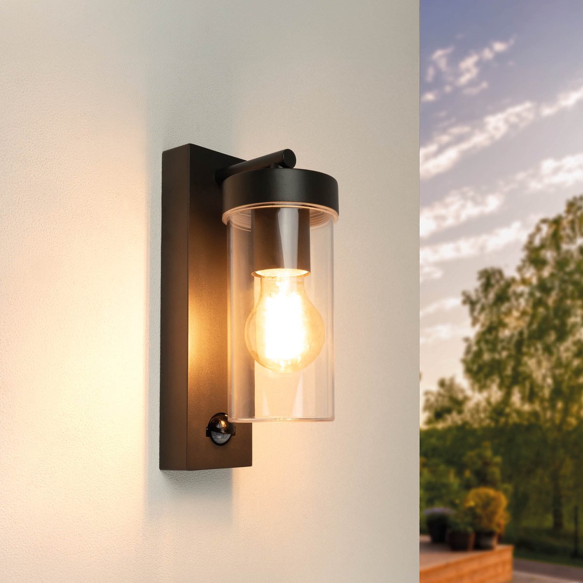 Bol.com Ledvion - LED Wandlamp Incl. Sensor - E27 - IP44 - Zwart aanbieding