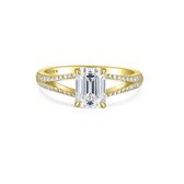 Emelise - 18k Witgouden Smaragd Geslepen Moissanite Ring met Split- 18k WitgoudenShank en Zijstenen - 3.5 karaat