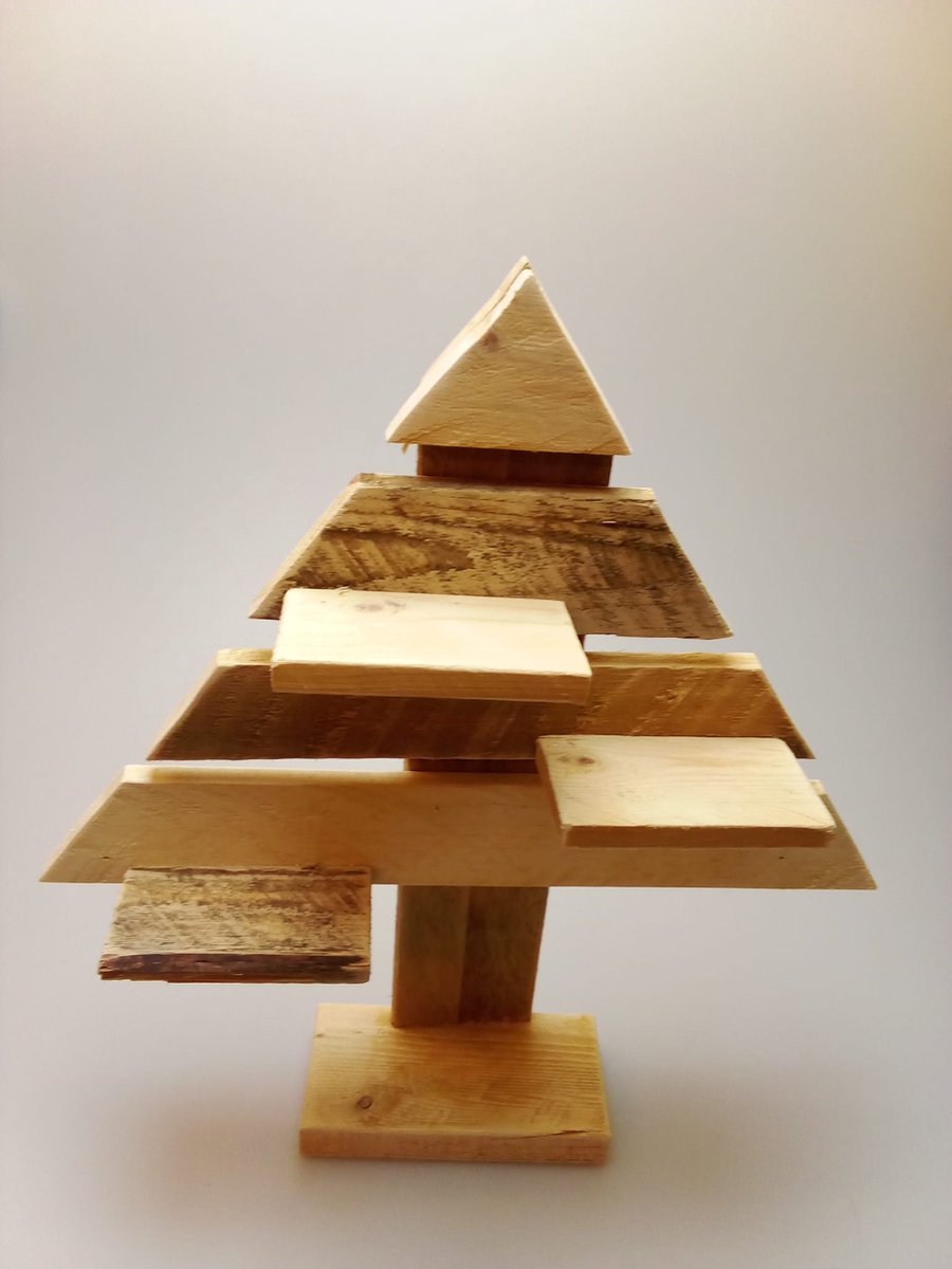 Kerstboom, sier, onbewerkt van sloophout, ambachtelijk, hand gemaak.